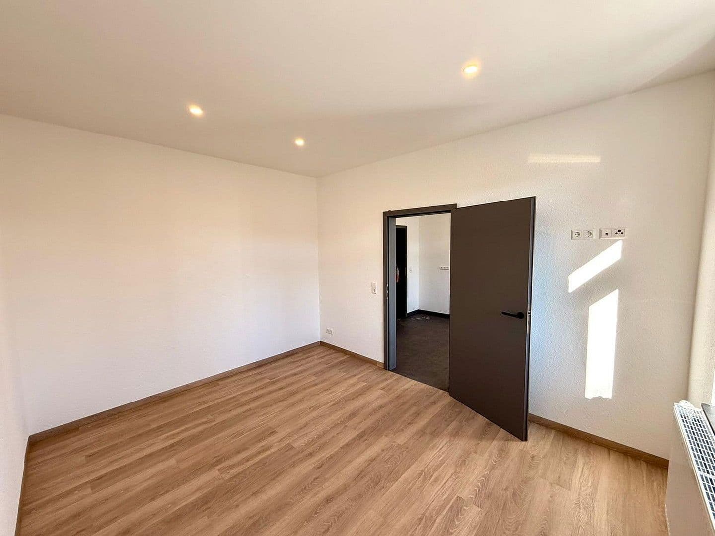 Prenájom bytu 3-izbový 84 m², Chemnitzer Str. 72, Meerane, Sasko Prenájom bytu 3-izbový 84 m², Chemnitzer Str. 72, Meerane, Sasko