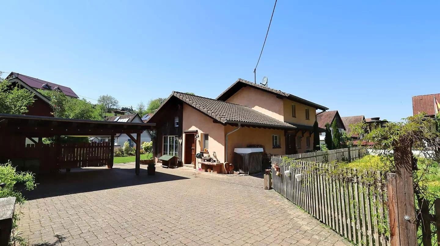 Predaj domu 186 m², pozemek 924 m², Talstrasse 42a, Hohberg, Bádensko-Wurttembersko Predaj domu 186 m², pozemek 924 m², Talstrasse 42a, Hohberg, Bádensko-Wurttembersko