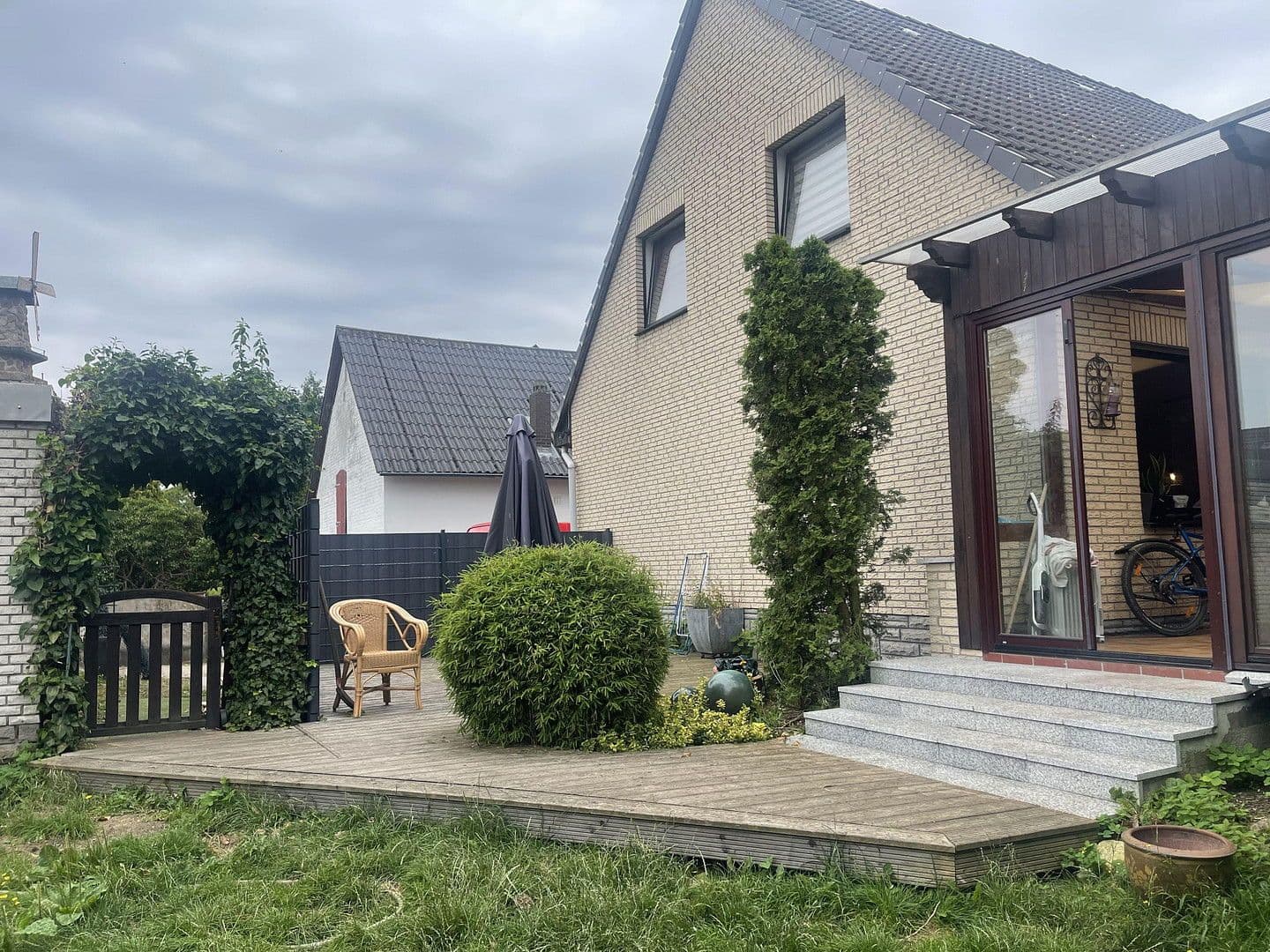 Predaj domu 215 m², pozemek 750 m², Grethenstraße 5, Lehrte, Dolné Sasko Predaj domu 215 m², pozemek 750 m², Grethenstraße 5, Lehrte, Dolné Sasko