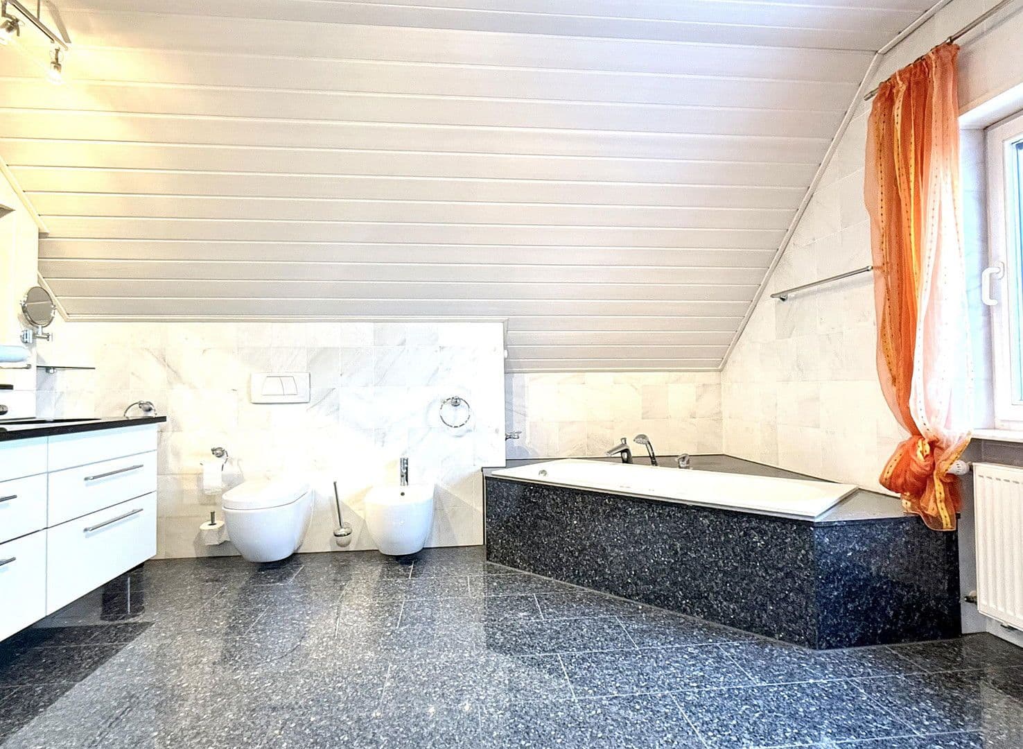 Predaj domu 270 m², pozemek 776 m², Weisenheim am Berg, Porýnie-Falcko Predaj domu 270 m², pozemek 776 m², Weisenheim am Berg, Porýnie-Falcko