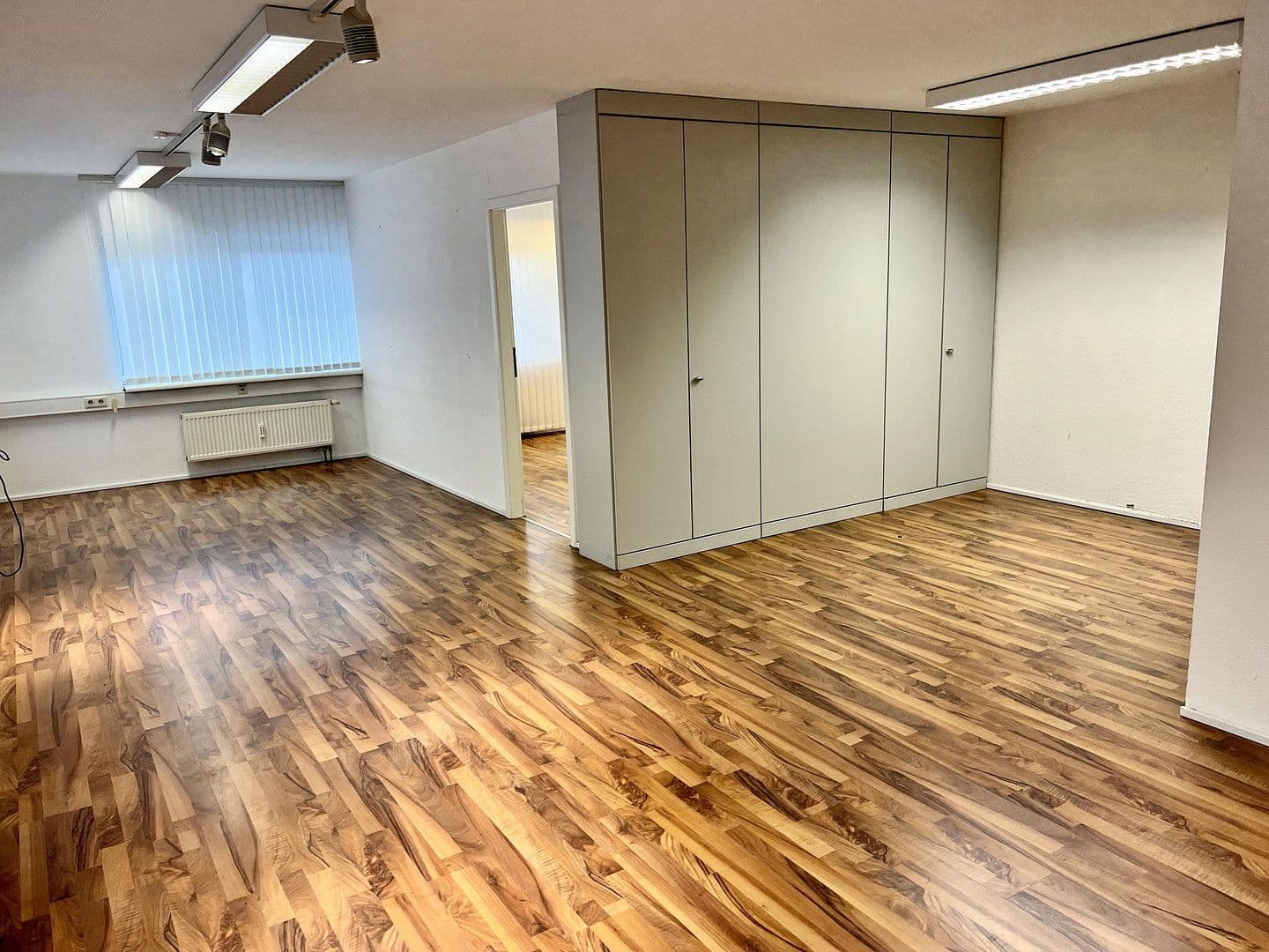 Prenájom kancelárie 175 m², Eichenweg 19, Schwetzingen, Bádensko-Wurttembersko Prenájom kancelárie 175 m², Eichenweg 19, Schwetzingen, Bádensko-Wurttembersko