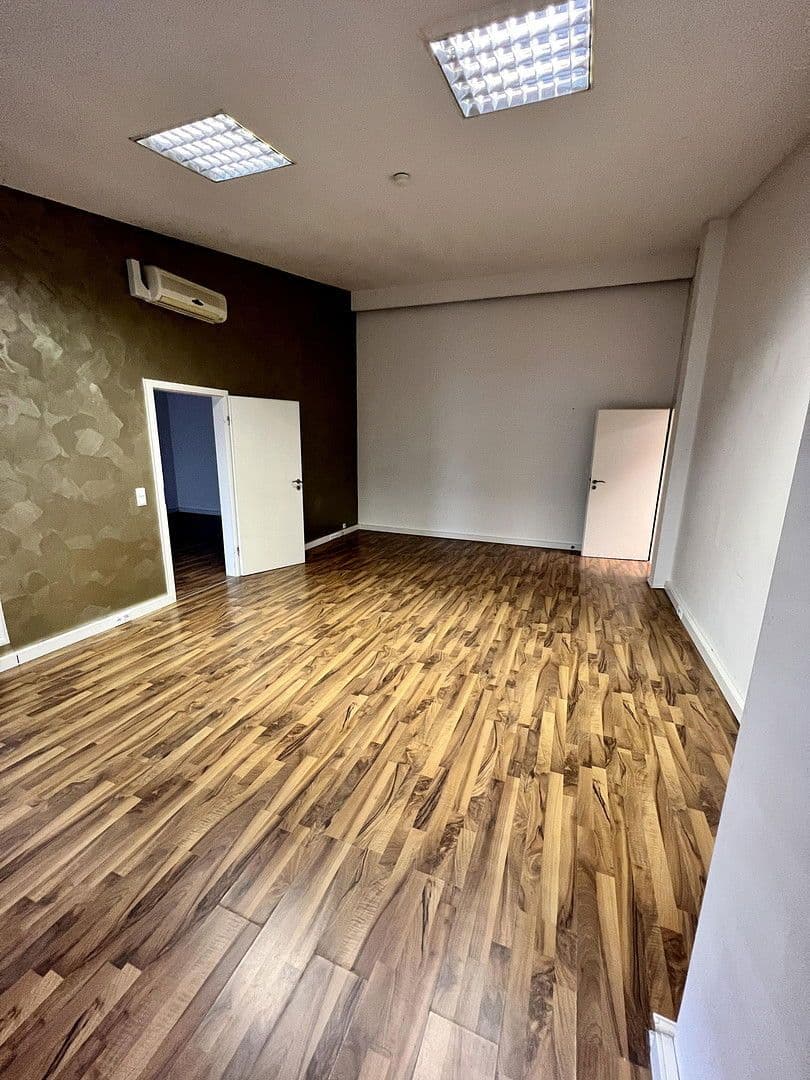 Prenájom kancelárie 175 m², Eichenweg 19, Schwetzingen, Bádensko-Wurttembersko Prenájom kancelárie 175 m², Eichenweg 19, Schwetzingen, Bádensko-Wurttembersko