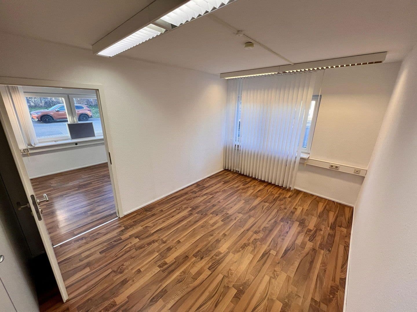 Prenájom kancelárie 175 m², Eichenweg 19, Schwetzingen, Bádensko-Wurttembersko Prenájom kancelárie 175 m², Eichenweg 19, Schwetzingen, Bádensko-Wurttembersko