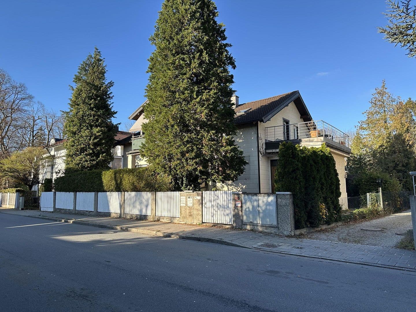 Predaj domu 280 m², pozemek 731 m², Planegg, Bavorsko Predaj domu 280 m², pozemek 731 m², Planegg, Bavorsko