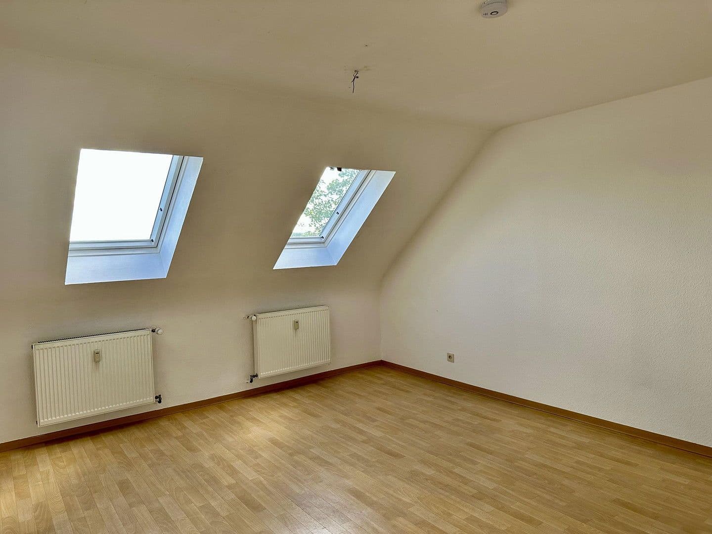 Prenájom bytu 3-izbový 98 m², Saarbrücken, Sársko Prenájom bytu 3-izbový 98 m², Saarbrücken, Sársko