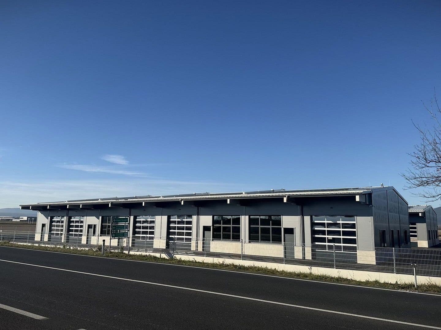 Prenájom nebytového priestoru 2.082 m², Gewerbepark B17 / II / Straße 3 / Objekt 11, Teesdorf, Dolné Rakúsko Prenájom nebytového priestoru 2.082 m², Gewerbepark B17 / II / Straße 3 / Objekt 11, Teesdorf, Dolné Rakúsko