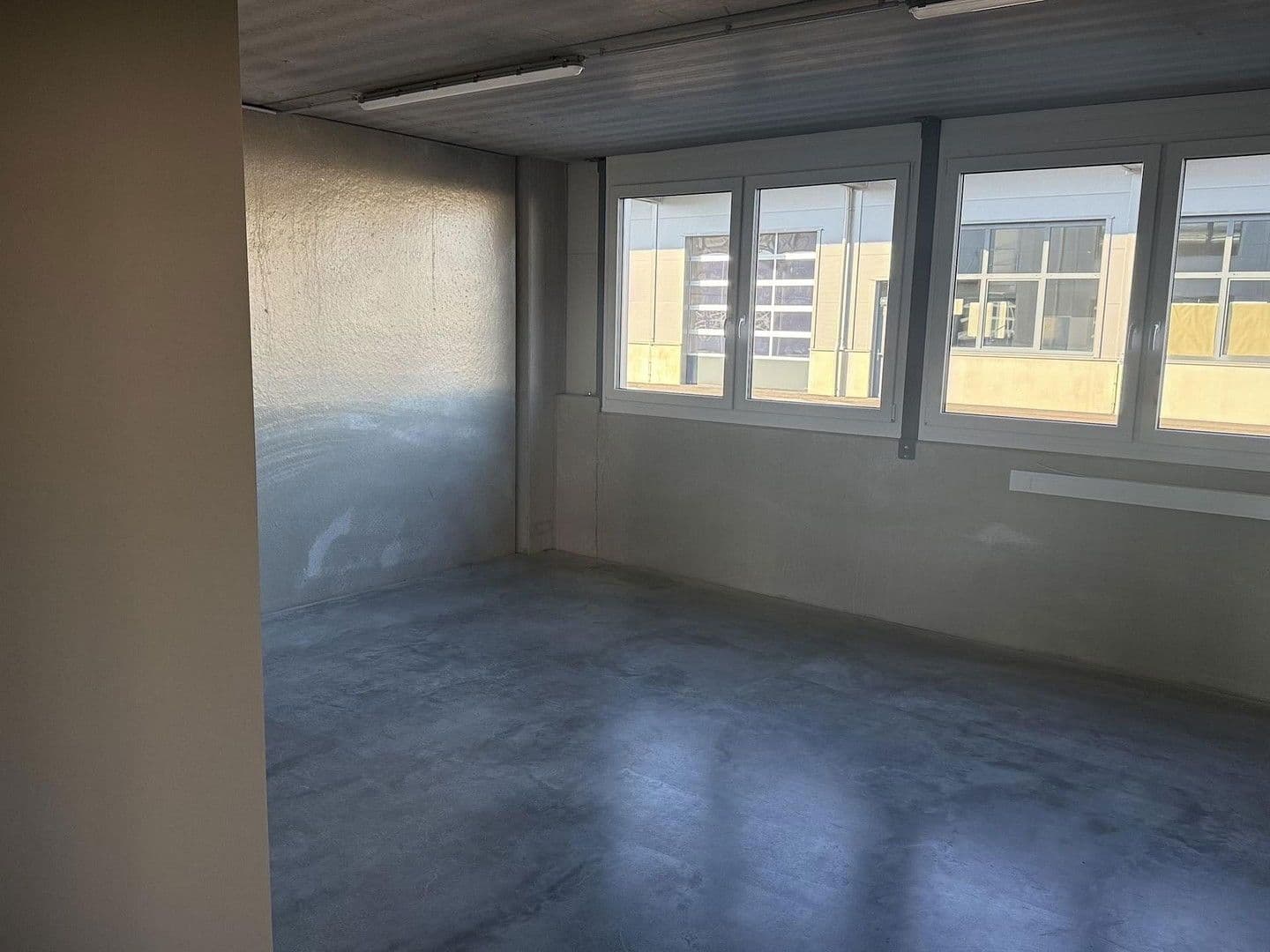 Prenájom nebytového priestoru 2.082 m², Gewerbepark B17 / II / Straße 3 / Objekt 11, Teesdorf, Dolné Rakúsko Prenájom nebytového priestoru 2.082 m², Gewerbepark B17 / II / Straße 3 / Objekt 11, Teesdorf, Dolné Rakúsko