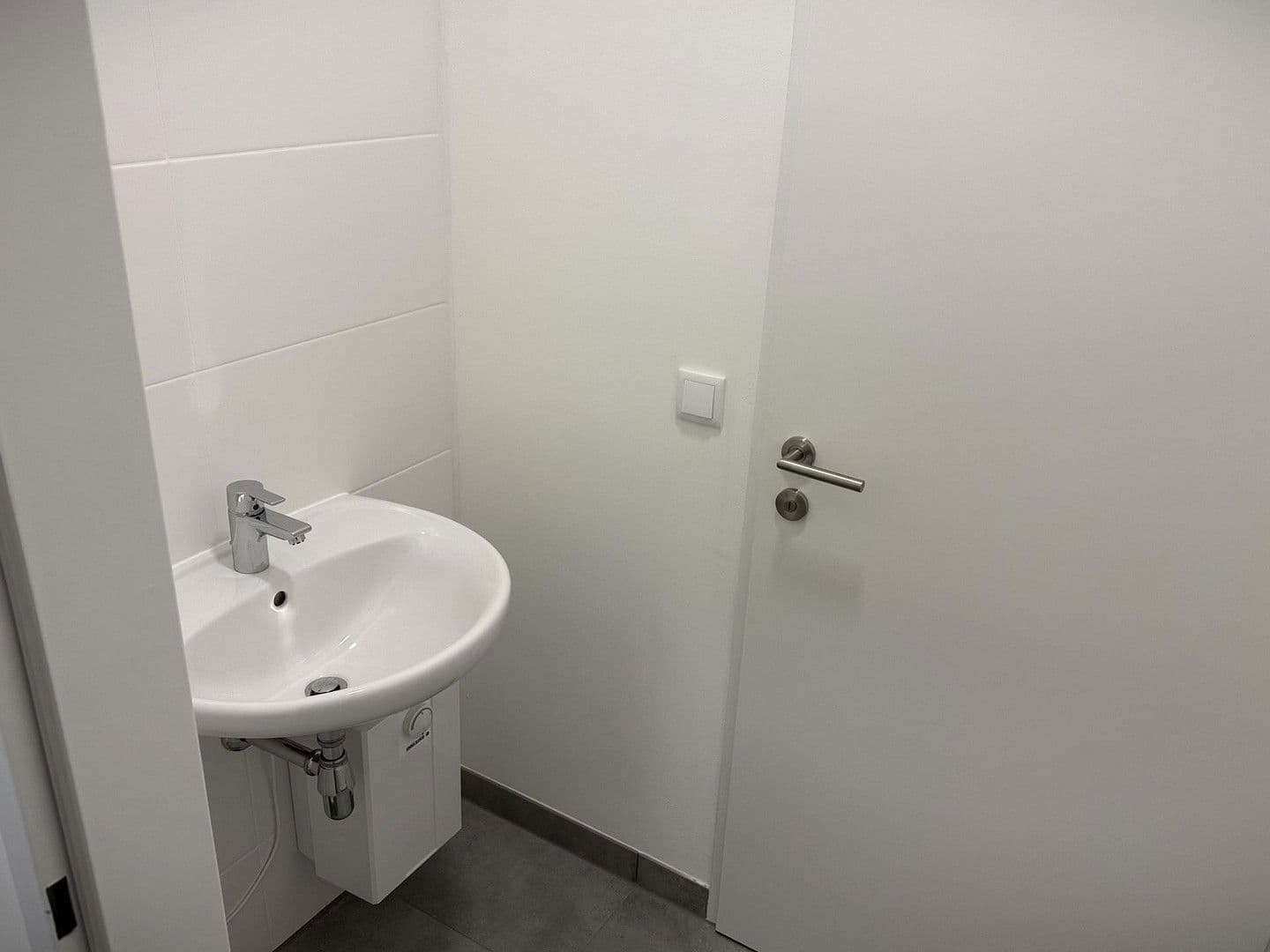 Prenájom nebytového priestoru 2.082 m², Gewerbepark B17 / II / Straße 3 / Objekt 11, Teesdorf, Dolné Rakúsko Prenájom nebytového priestoru 2.082 m², Gewerbepark B17 / II / Straße 3 / Objekt 11, Teesdorf, Dolné Rakúsko