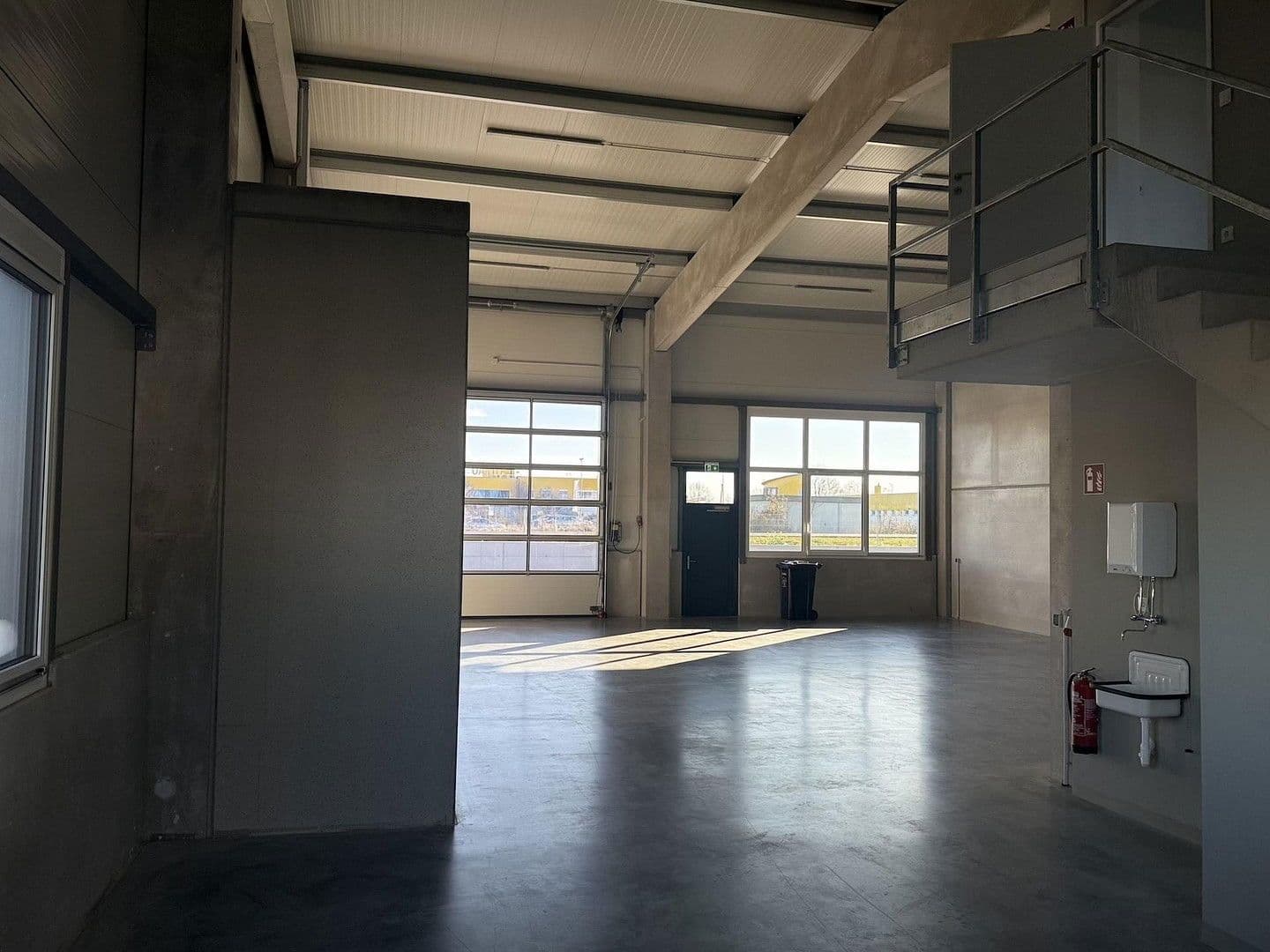 Prenájom nebytového priestoru 2.082 m², Gewerbepark B17 / II / Straße 3 / Objekt 11, Teesdorf, Dolné Rakúsko Prenájom nebytového priestoru 2.082 m², Gewerbepark B17 / II / Straße 3 / Objekt 11, Teesdorf, Dolné Rakúsko