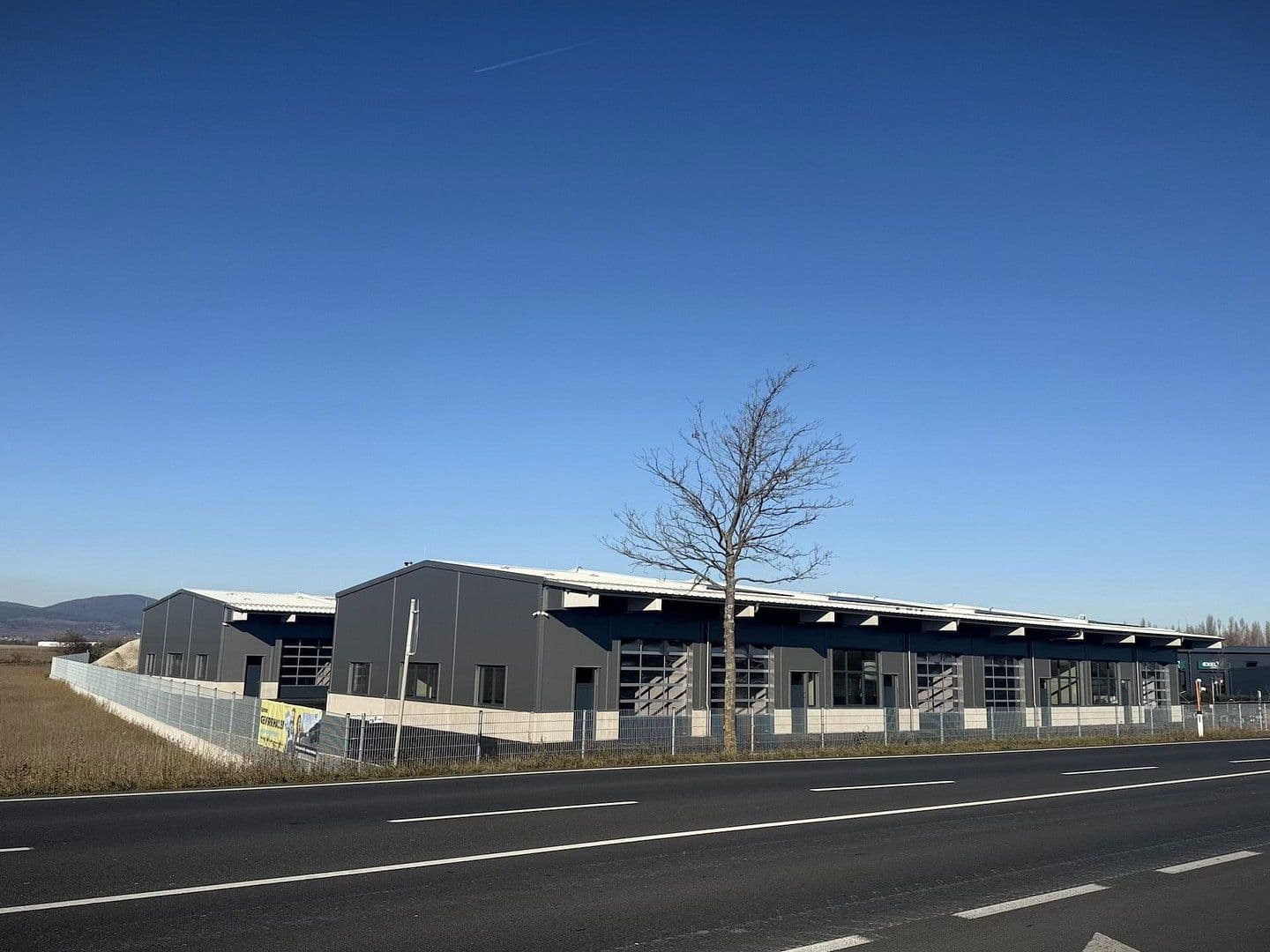 Prenájom nebytového priestoru 2.082 m², Gewerbepark B17 / II / Straße 3 / Objekt 11, Teesdorf, Dolné Rakúsko Prenájom nebytového priestoru 2.082 m², Gewerbepark B17 / II / Straße 3 / Objekt 11, Teesdorf, Dolné Rakúsko