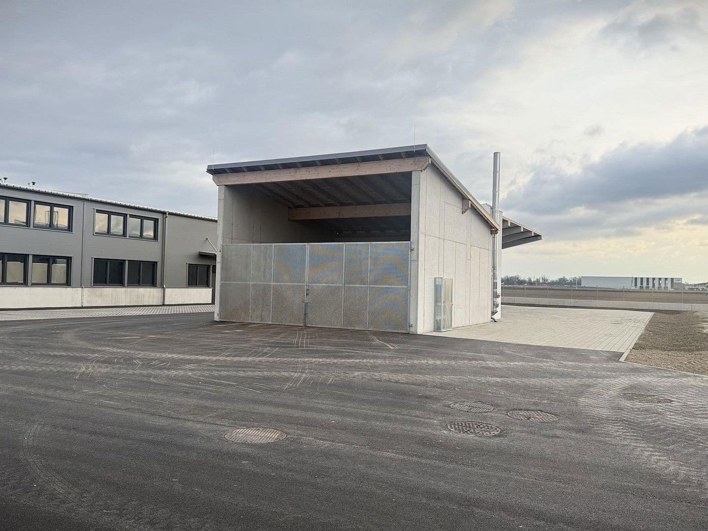 Prenájom nebytového priestoru 2.082 m², Gewerbepark B17 / II / Straße 3 / Objekt 11, Teesdorf, Dolné Rakúsko Prenájom nebytového priestoru 2.082 m², Gewerbepark B17 / II / Straße 3 / Objekt 11, Teesdorf, Dolné Rakúsko