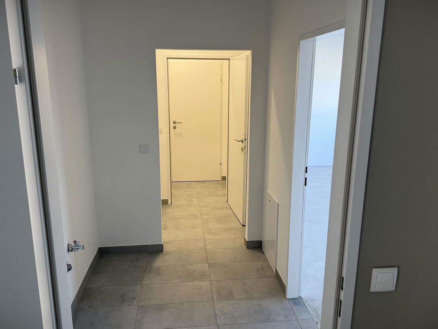 Prenájom nebytového priestoru 2.082 m², Gewerbepark B17 / II / Straße 3 / Objekt 11, Teesdorf, Dolné Rakúsko Prenájom nebytového priestoru 2.082 m², Gewerbepark B17 / II / Straße 3 / Objekt 11, Teesdorf, Dolné Rakúsko