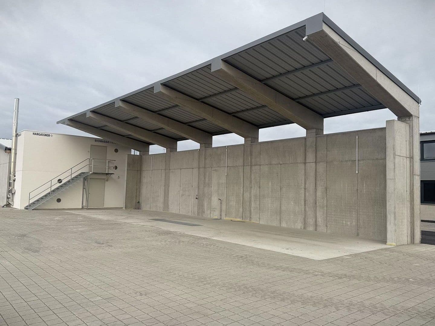 Prenájom nebytového priestoru 2.082 m², Gewerbepark B17 / II / Straße 3 / Objekt 11, Teesdorf, Dolné Rakúsko Prenájom nebytového priestoru 2.082 m², Gewerbepark B17 / II / Straße 3 / Objekt 11, Teesdorf, Dolné Rakúsko