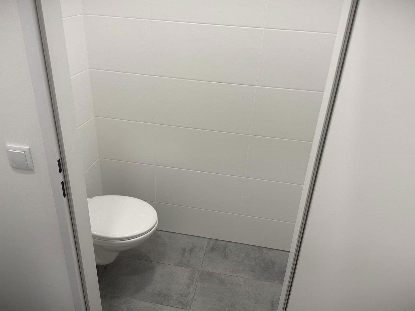 Prenájom nebytového priestoru 2.082 m², Gewerbepark B17 / II / Straße 3 / Objekt 11, Teesdorf, Dolné Rakúsko Prenájom nebytového priestoru 2.082 m², Gewerbepark B17 / II / Straße 3 / Objekt 11, Teesdorf, Dolné Rakúsko