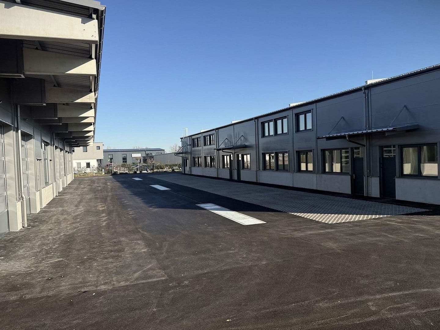 Prenájom nebytového priestoru 2.082 m², Gewerbepark B17 / II / Straße 3 / Objekt 11, Teesdorf, Dolné Rakúsko Prenájom nebytového priestoru 2.082 m², Gewerbepark B17 / II / Straße 3 / Objekt 11, Teesdorf, Dolné Rakúsko