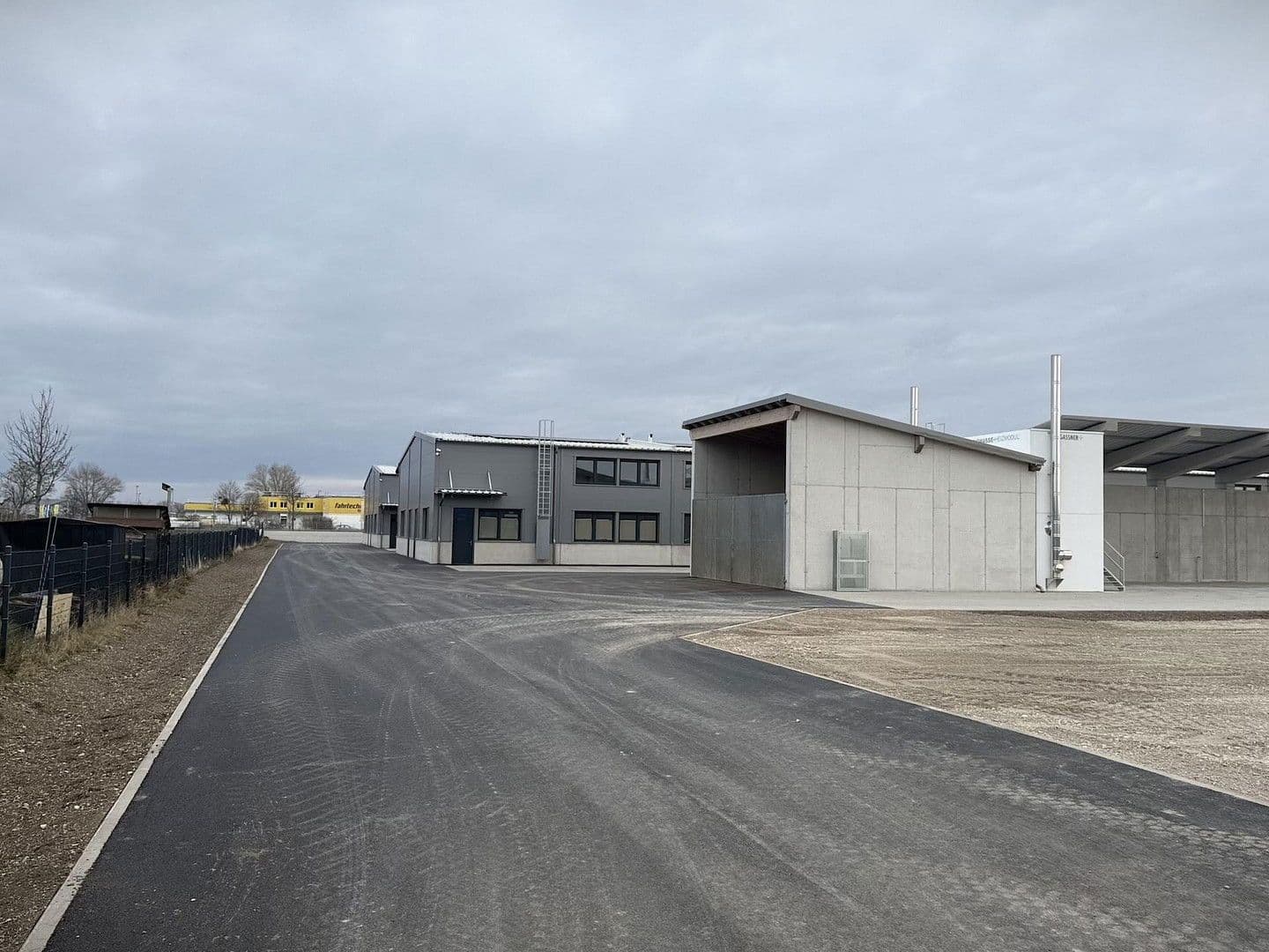 Prenájom nebytového priestoru 2.082 m², Gewerbepark B17 / II / Straße 3 / Objekt 11, Teesdorf, Dolné Rakúsko Prenájom nebytového priestoru 2.082 m², Gewerbepark B17 / II / Straße 3 / Objekt 11, Teesdorf, Dolné Rakúsko