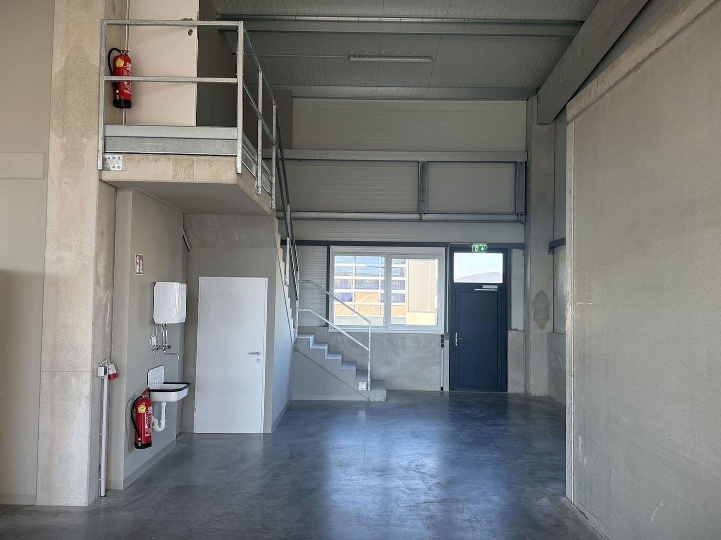 Prenájom nebytového priestoru 2.082 m², Gewerbepark B17 / II / Straße 3 / Objekt 11, Teesdorf, Dolné Rakúsko Prenájom nebytového priestoru 2.082 m², Gewerbepark B17 / II / Straße 3 / Objekt 11, Teesdorf, Dolné Rakúsko