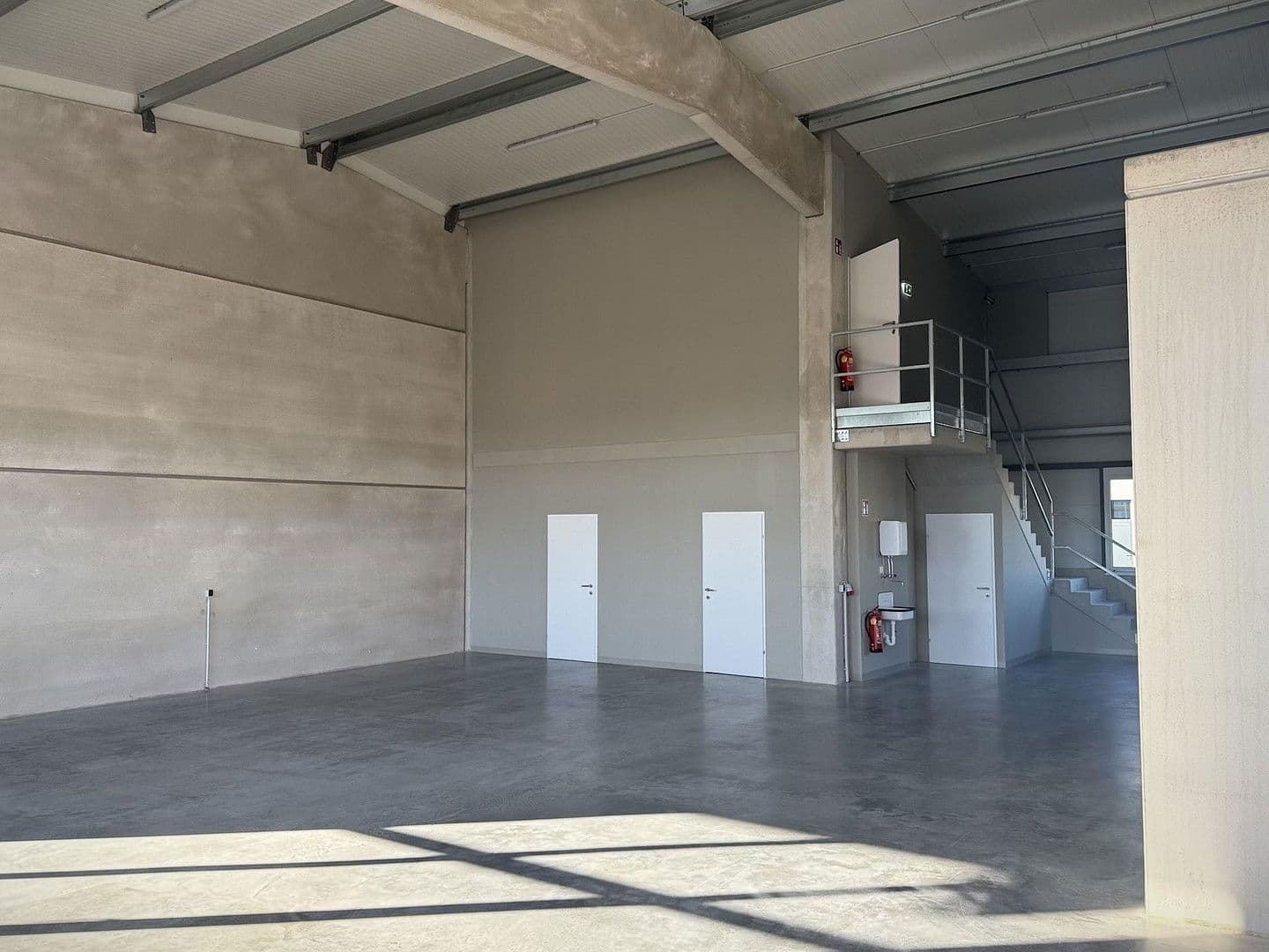 Prenájom nebytového priestoru 2.082 m², Gewerbepark B17 / II / Straße 3 / Objekt 11, Teesdorf, Dolné Rakúsko Prenájom nebytového priestoru 2.082 m², Gewerbepark B17 / II / Straße 3 / Objekt 11, Teesdorf, Dolné Rakúsko