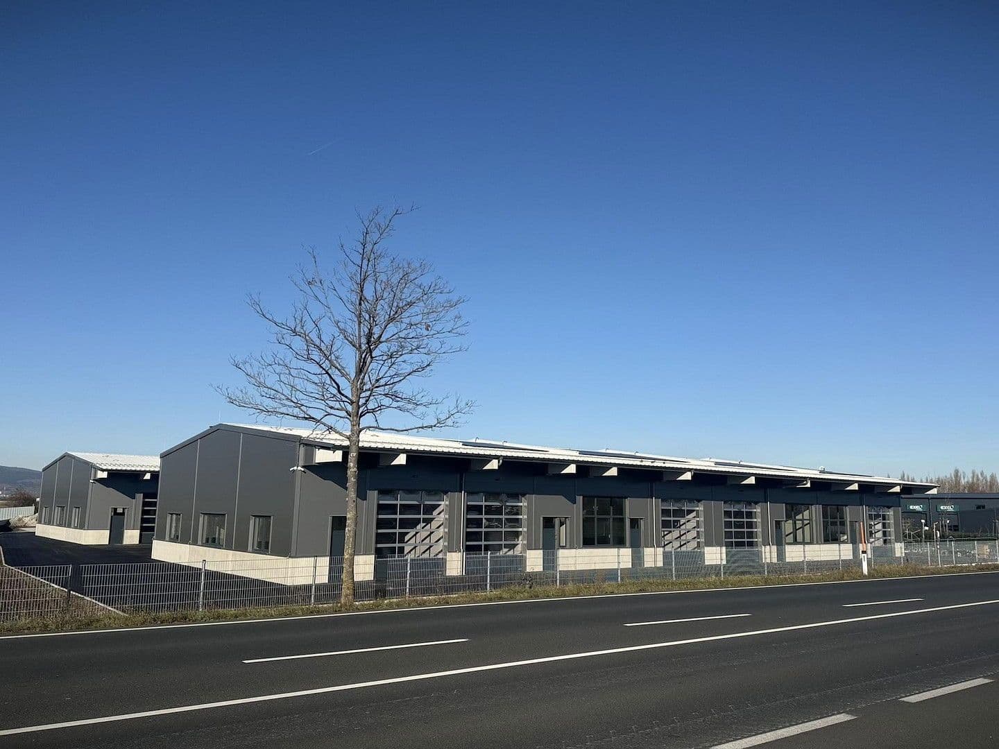 Prenájom nebytového priestoru 2.082 m², Gewerbepark B17 / II / Straße 3 / Objekt 11, Teesdorf, Dolné Rakúsko Prenájom nebytového priestoru 2.082 m², Gewerbepark B17 / II / Straße 3 / Objekt 11, Teesdorf, Dolné Rakúsko