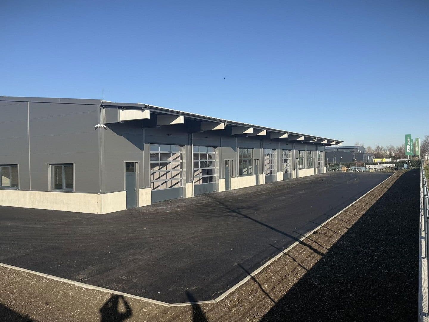 Prenájom nebytového priestoru 2.082 m², Gewerbepark B17 / II / Straße 3 / Objekt 11, Teesdorf, Dolné Rakúsko Prenájom nebytového priestoru 2.082 m², Gewerbepark B17 / II / Straße 3 / Objekt 11, Teesdorf, Dolné Rakúsko