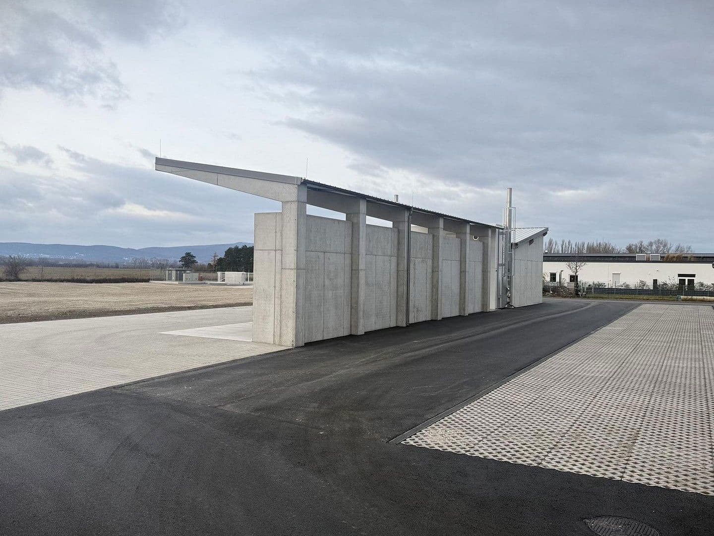 Prenájom nebytového priestoru 2.082 m², Gewerbepark B17 / II / Straße 3 / Objekt 11, Teesdorf, Dolné Rakúsko Prenájom nebytového priestoru 2.082 m², Gewerbepark B17 / II / Straße 3 / Objekt 11, Teesdorf, Dolné Rakúsko