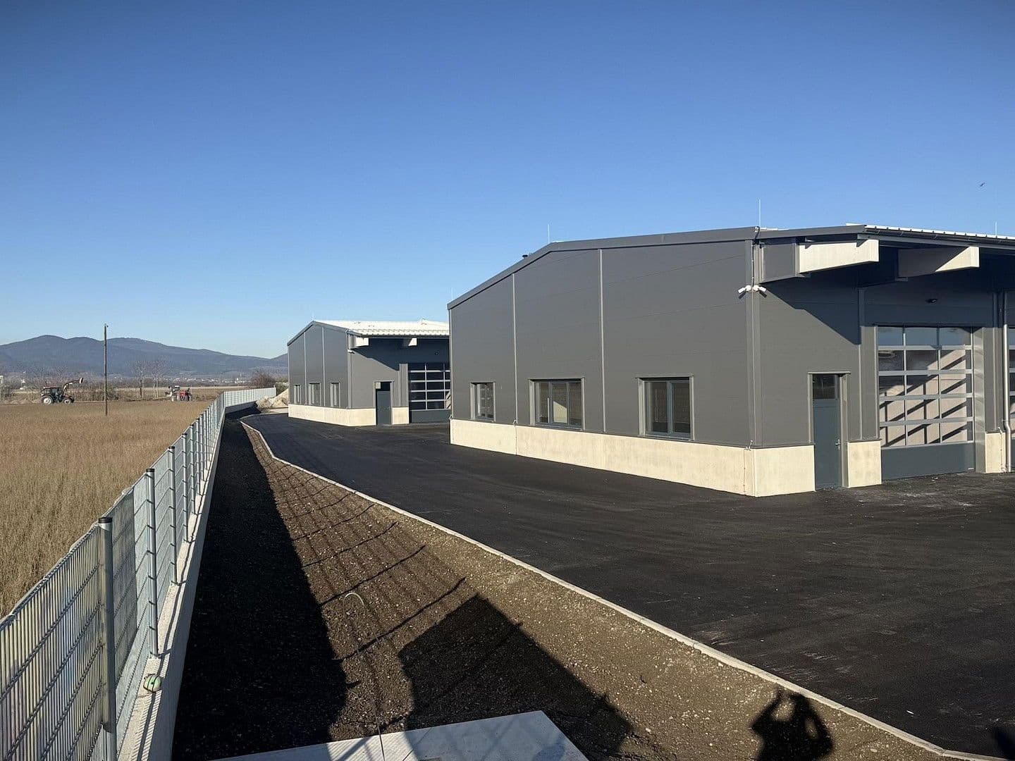 Prenájom nebytového priestoru 2.082 m², Gewerbepark B17 / II / Straße 3 / Objekt 11, Teesdorf, Dolné Rakúsko Prenájom nebytového priestoru 2.082 m², Gewerbepark B17 / II / Straße 3 / Objekt 11, Teesdorf, Dolné Rakúsko