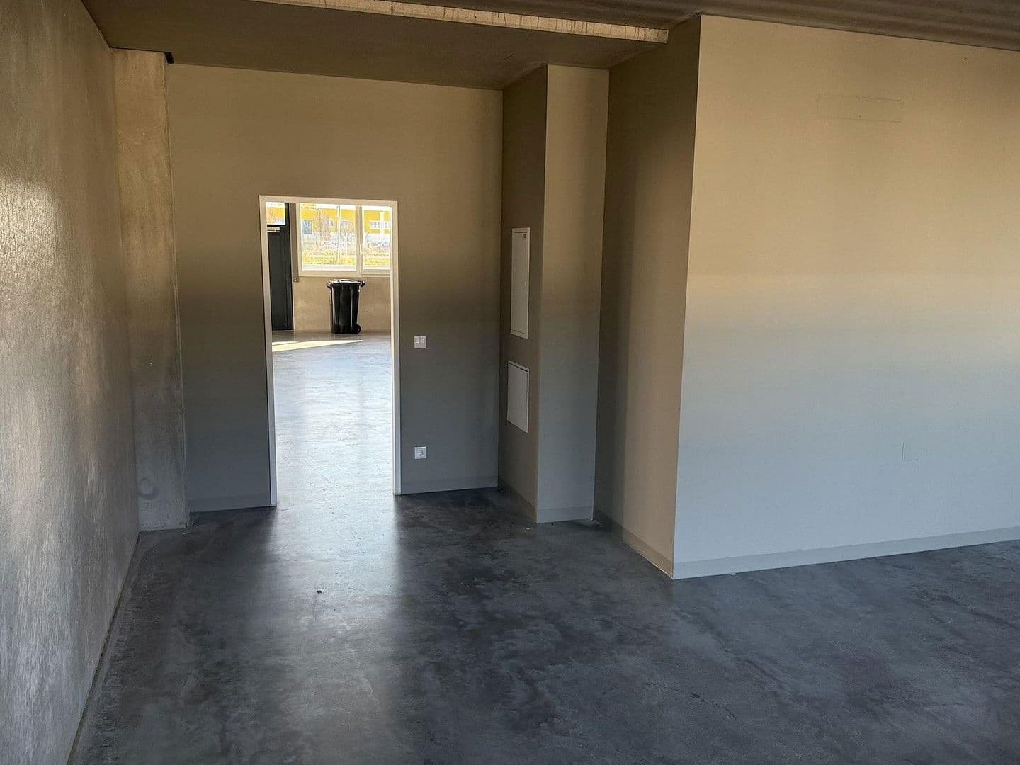 Prenájom nebytového priestoru 2.082 m², Gewerbepark B17 / II / Straße 3 / Objekt 11, Teesdorf, Dolné Rakúsko Prenájom nebytového priestoru 2.082 m², Gewerbepark B17 / II / Straße 3 / Objekt 11, Teesdorf, Dolné Rakúsko
