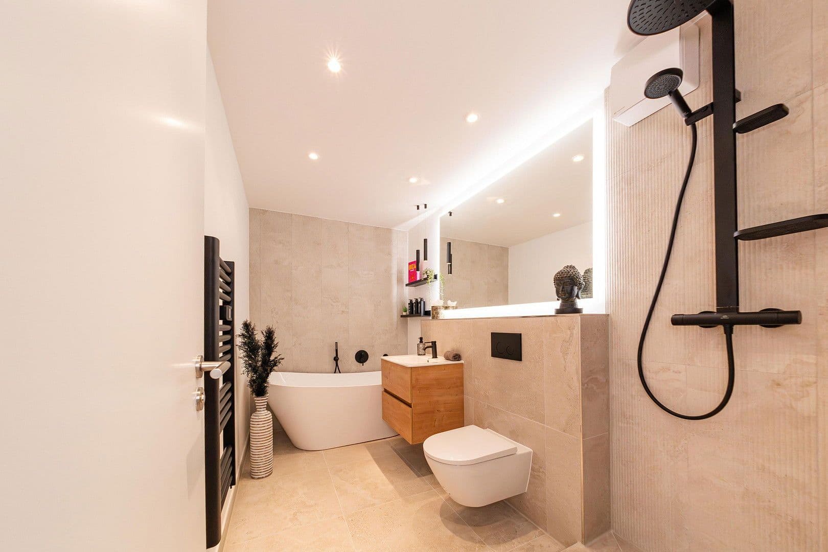 Predaj bytu 2-izbový 64 m², Berlin, Berlín Predaj bytu 2-izbový 64 m², Berlin, Berlín