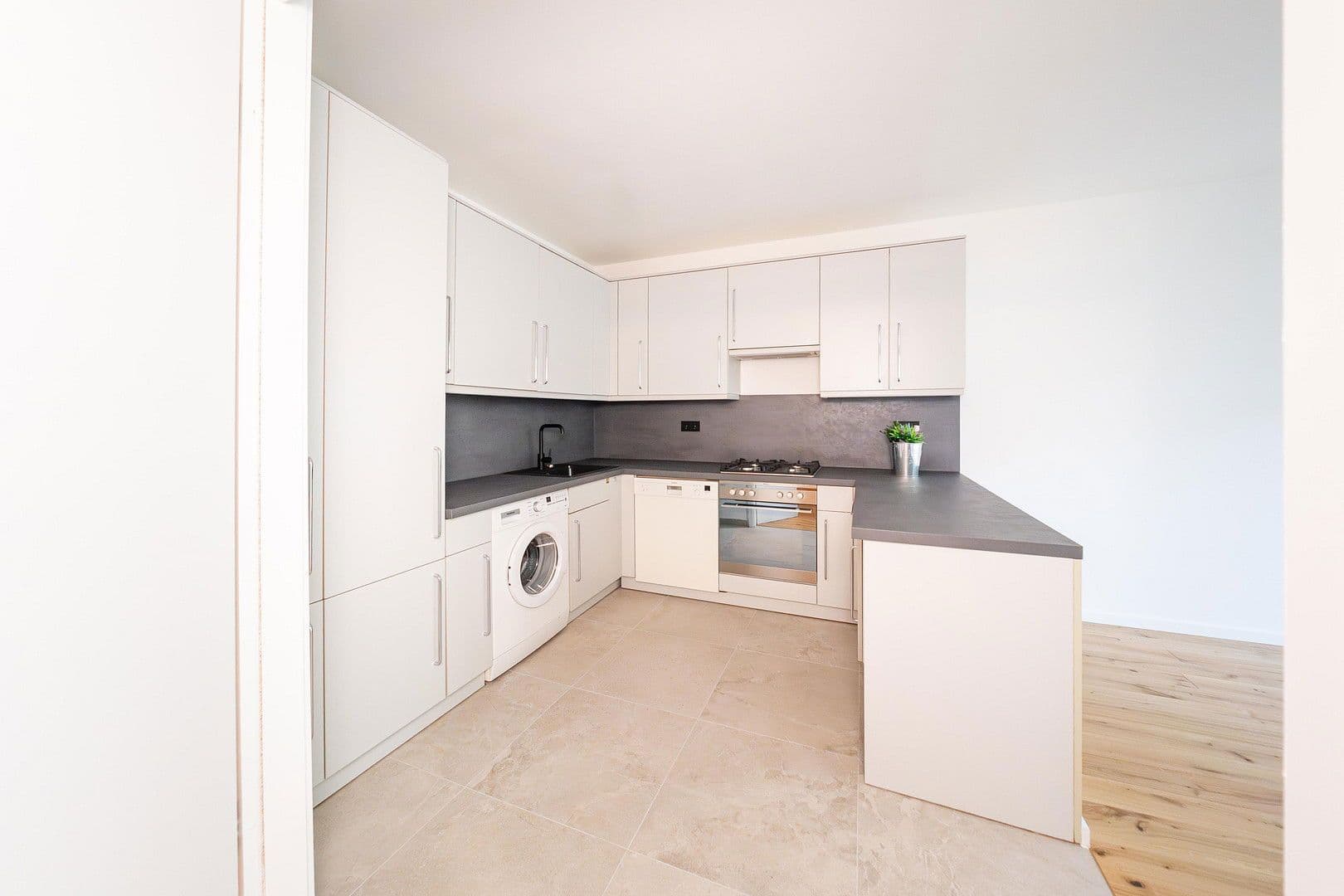 Predaj bytu 2-izbový 64 m², Berlin, Berlín Predaj bytu 2-izbový 64 m², Berlin, Berlín