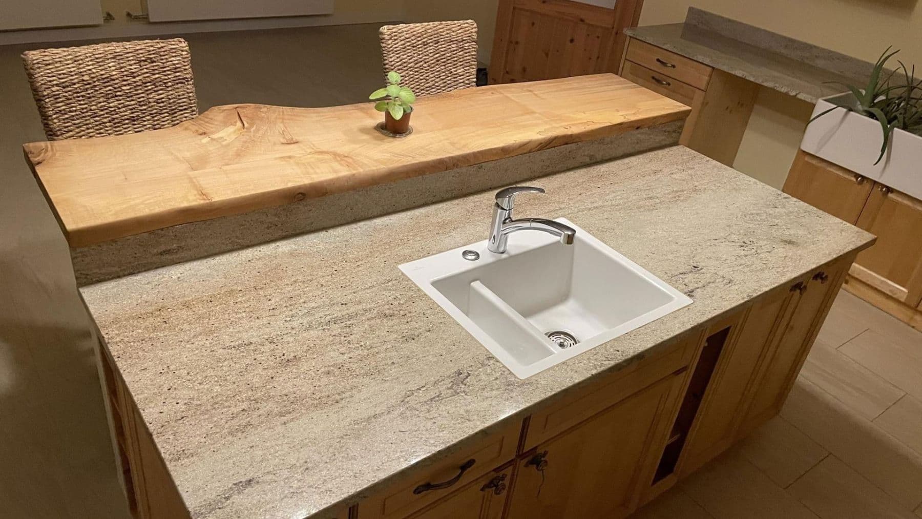 Predaj domu 248 m², pozemek 998 m², Krautgartenweg 3, Neckargemünd, Bádensko-Wurttembersko Predaj domu 248 m², pozemek 998 m², Krautgartenweg 3, Neckargemünd, Bádensko-Wurttembersko