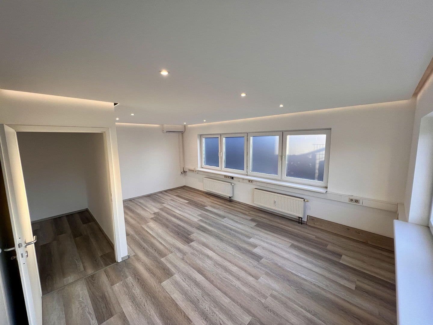 Prenájom kancelárie 80 m², Schwetzingen, Bádensko-Wurttembersko Prenájom kancelárie 80 m², Schwetzingen, Bádensko-Wurttembersko