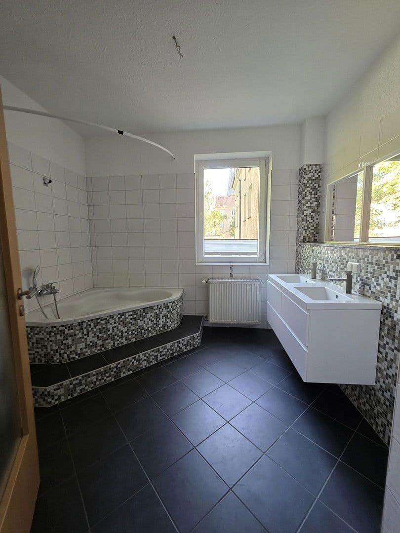 Prenájom bytu 3-izbový 90 m², Eisenbahnstraße 19, Eberswalde, Brandenbursko Prenájom bytu 3-izbový 90 m², Eisenbahnstraße 19, Eberswalde, Brandenbursko