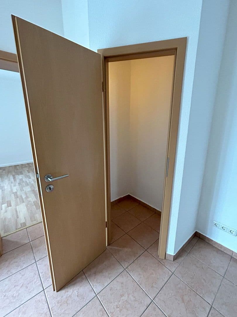 Prenájom bytu 3-izbový 90 m², Eisenbahnstraße 19, Eberswalde, Brandenbursko Prenájom bytu 3-izbový 90 m², Eisenbahnstraße 19, Eberswalde, Brandenbursko