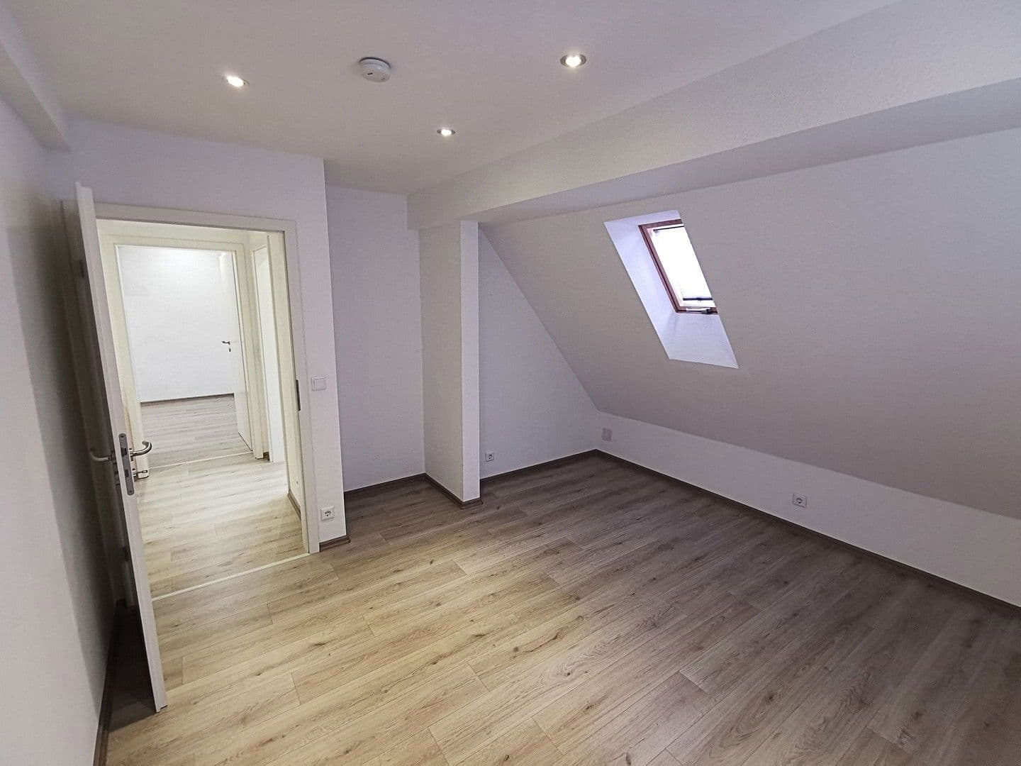 Predaj domu 127 m², pozemek 189 m², Bexbach, Sársko Predaj domu 127 m², pozemek 189 m², Bexbach, Sársko