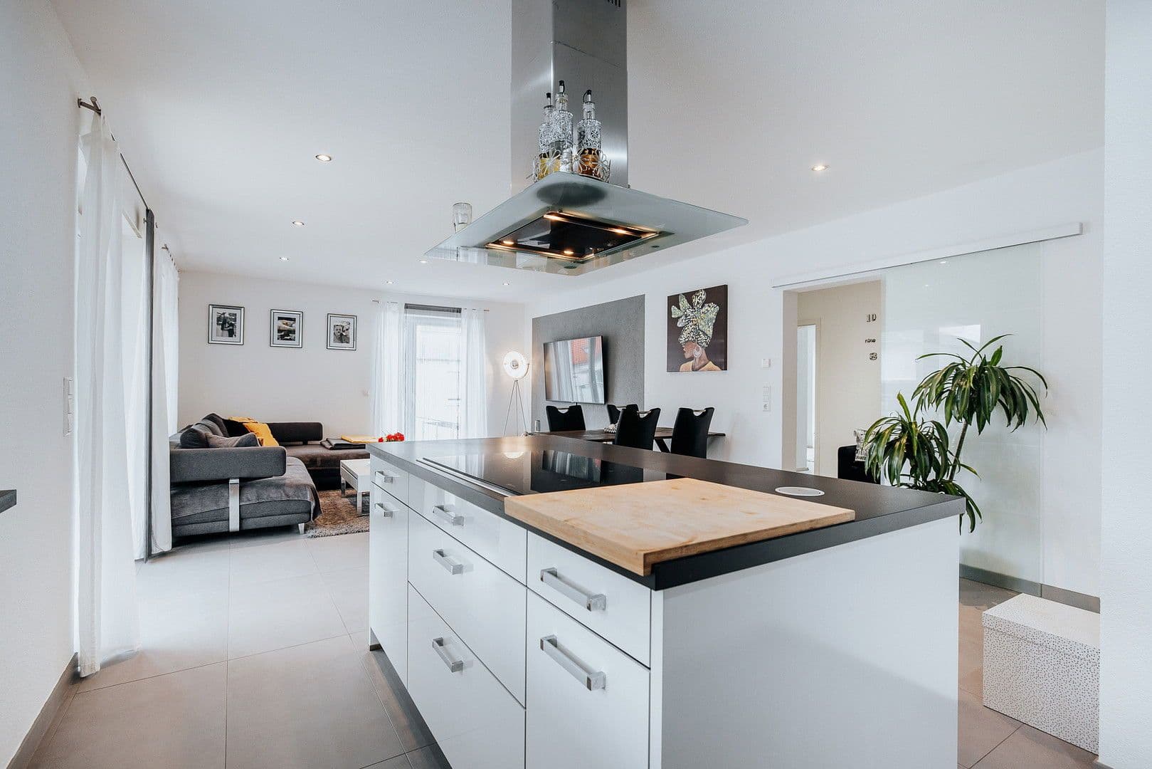 Prenájom bytu 3-izbový 107 m², Lahr/Schwarzwald, Bádensko-Wurttembersko Prenájom bytu 3-izbový 107 m², Lahr/Schwarzwald, Bádensko-Wurttembersko