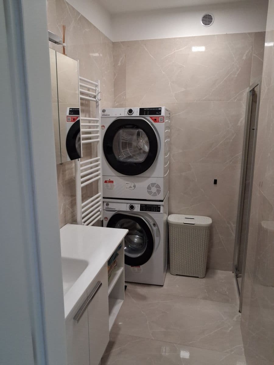 Prenájom bytu 3-izbový 80 m², Gočárova, Havlíčkův Brod, Kraj Vysočina Prenájom bytu 3-izbový 80 m², Gočárova, Havlíčkův Brod, Kraj Vysočina