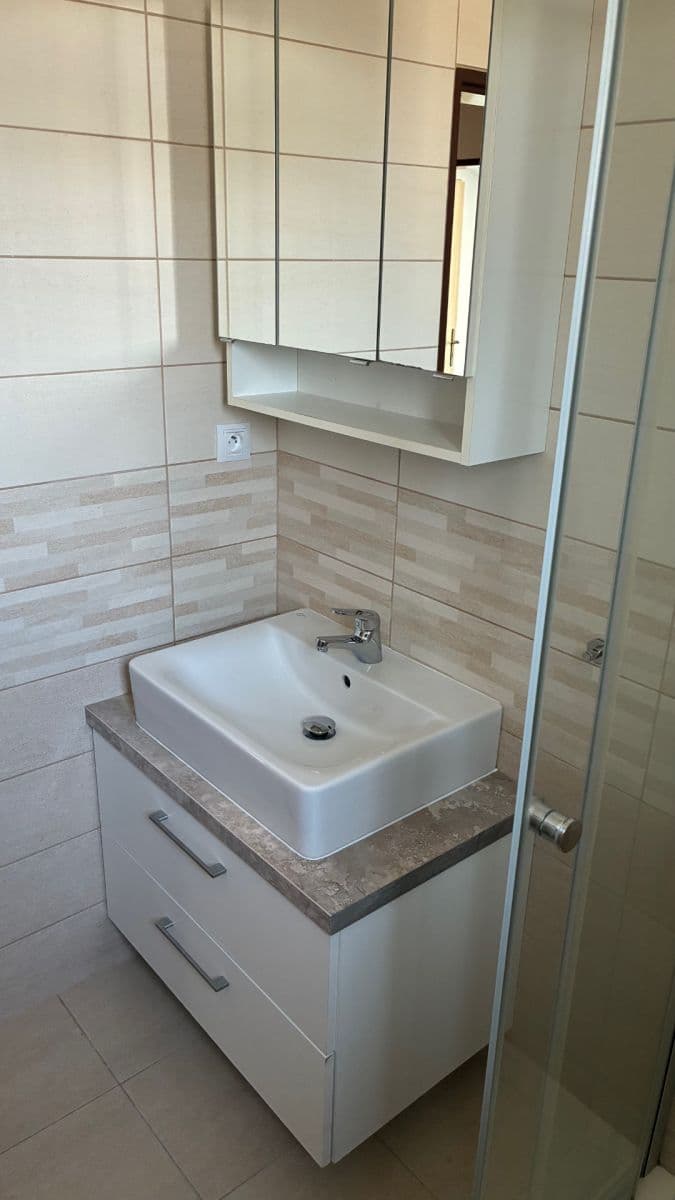 Prenájom bytu 2-izbový 54 m², Litovická, Hostivice, Středočeský kraj Prenájom bytu 2-izbový 54 m², Litovická, Hostivice, Středočeský kraj