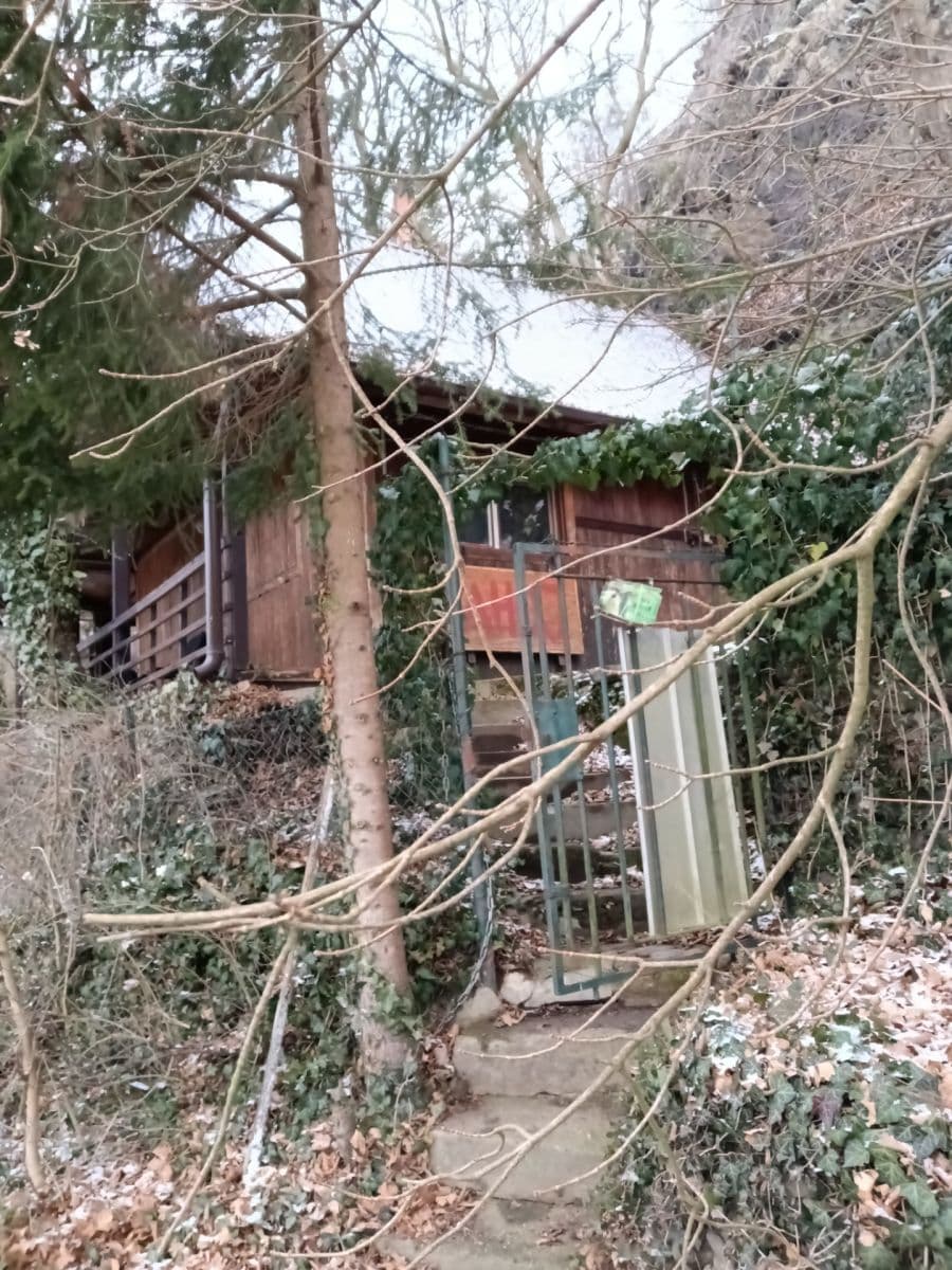 Predaj rekreačného objektu 35 m², pozemek 120 m², Na babách, Petrov, Středočeský kraj Predaj rekreačného objektu 35 m², pozemek 120 m², Na babách, Petrov, Středočeský kraj