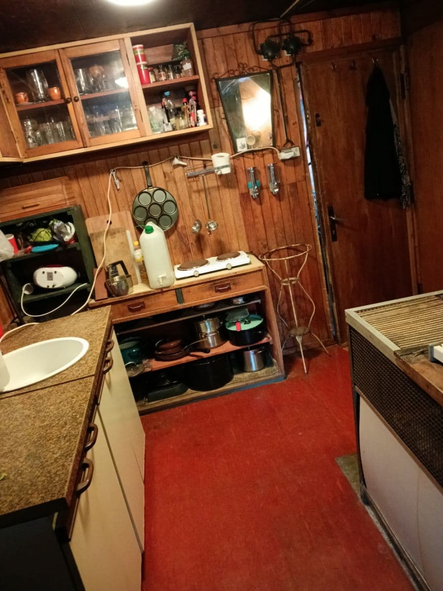 Predaj rekreačného objektu 35 m², pozemek 120 m², Na babách, Petrov, Středočeský kraj Predaj rekreačného objektu 35 m², pozemek 120 m², Na babách, Petrov, Středočeský kraj