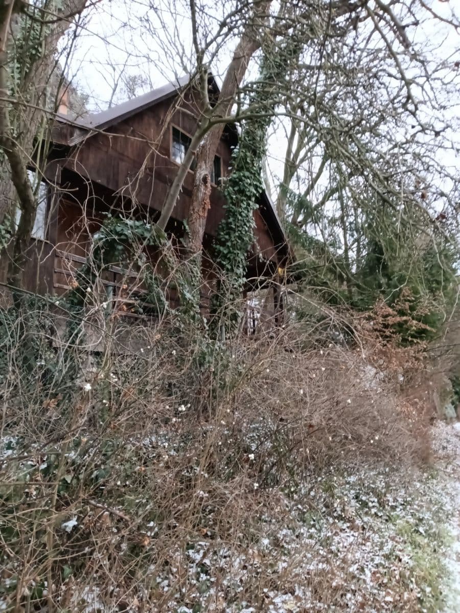 Predaj rekreačného objektu 35 m², pozemek 120 m², Na babách, Petrov, Středočeský kraj Predaj rekreačného objektu 35 m², pozemek 120 m², Na babách, Petrov, Středočeský kraj