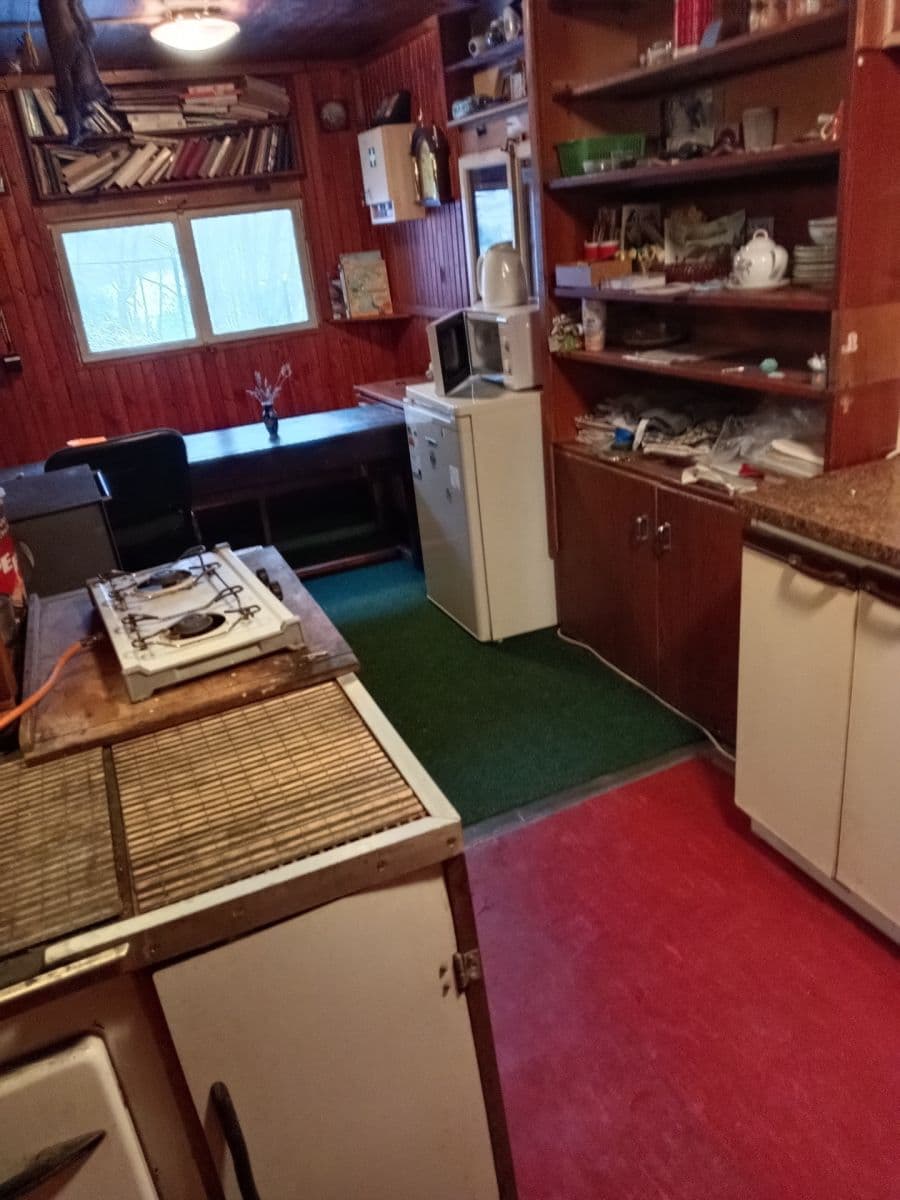 Predaj rekreačného objektu 35 m², pozemek 120 m², Na babách, Petrov, Středočeský kraj Predaj rekreačného objektu 35 m², pozemek 120 m², Na babách, Petrov, Středočeský kraj