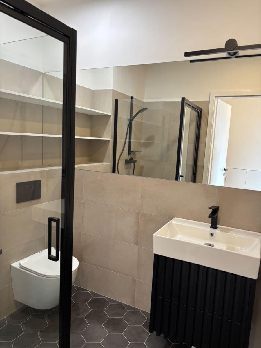 Prenájom bytu 2-izbový 56 m², Na Farkáně Ⅲ, Praha, Praha Prenájom bytu 2-izbový 56 m², Na Farkáně Ⅲ, Praha, Praha