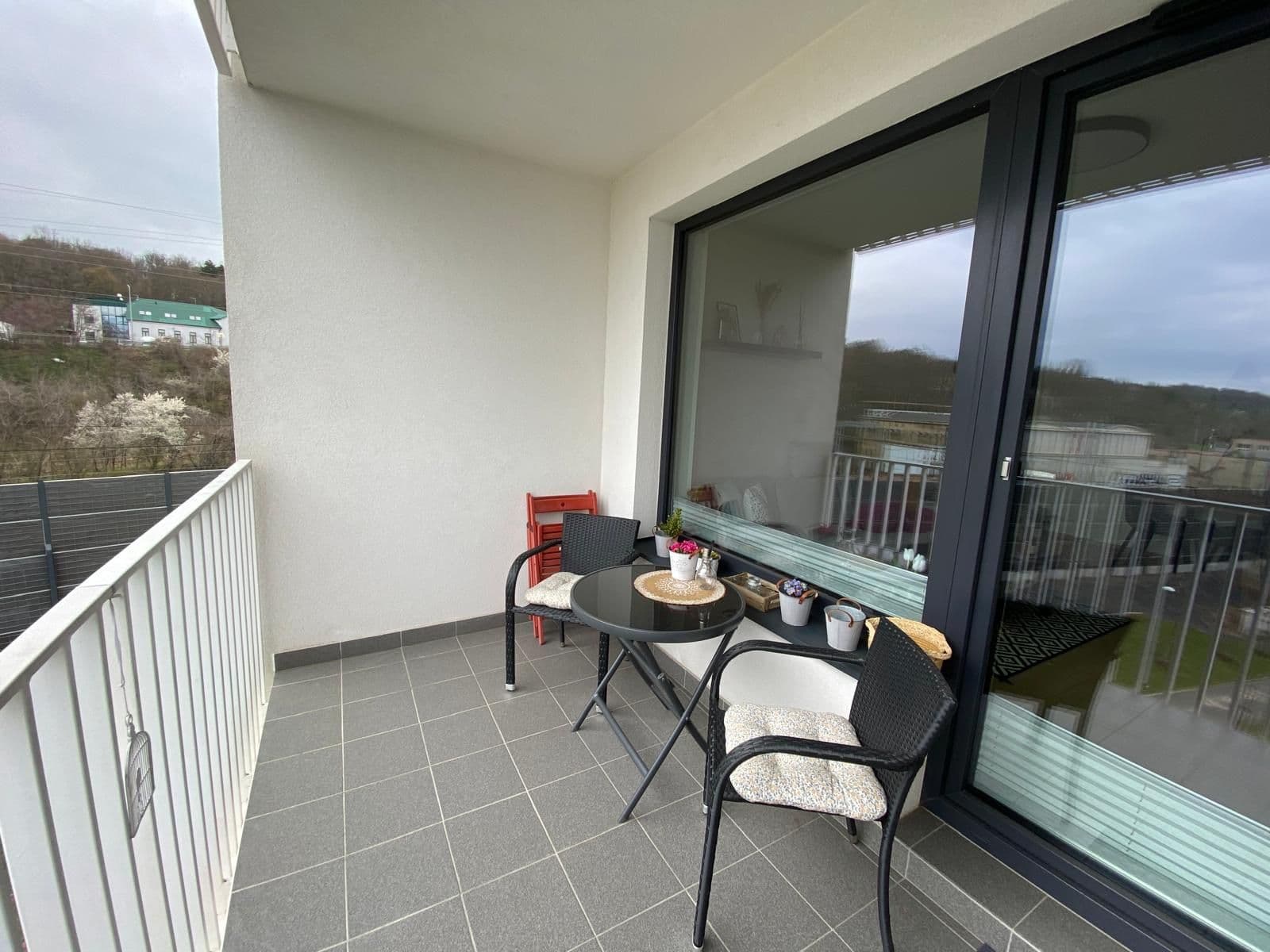 Prenájom bytu 3-izbový 74 m², Strnadových, Praha, Praha Prenájom bytu 3-izbový 74 m², Strnadových, Praha, Praha