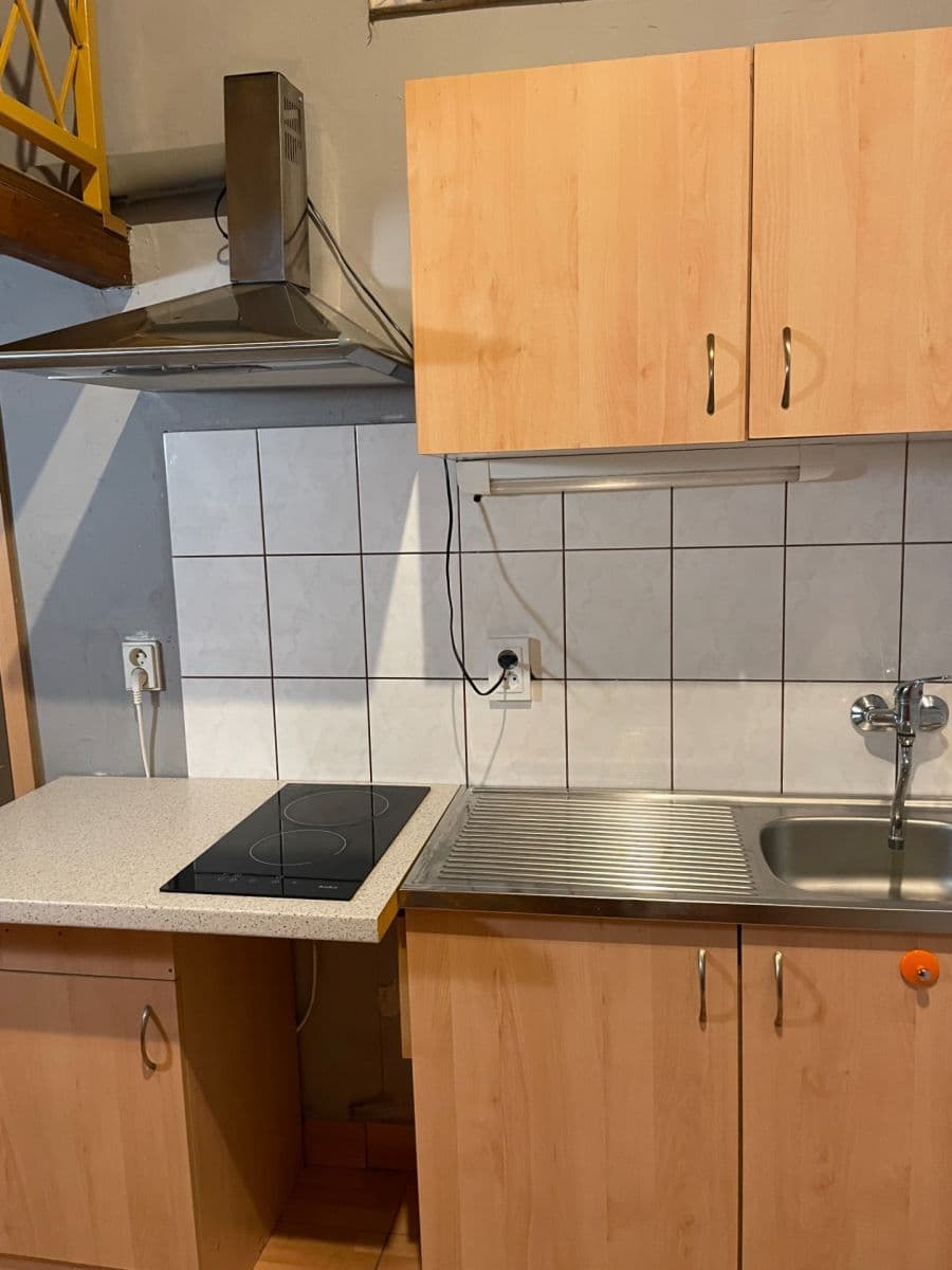 Prenájom bytu 1-izbový 24 m², Petřínská, Praha, Praha Prenájom bytu 1-izbový 24 m², Petřínská, Praha, Praha