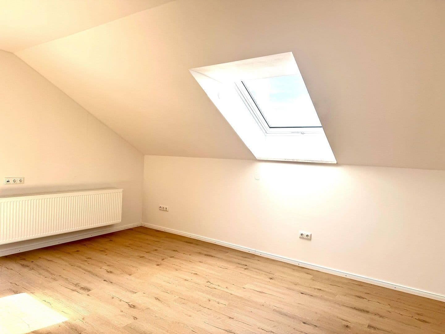 Prenájom bytu 2-izbový 60 m², Kissing, Bavorsko Prenájom bytu 2-izbový 60 m², Kissing, Bavorsko