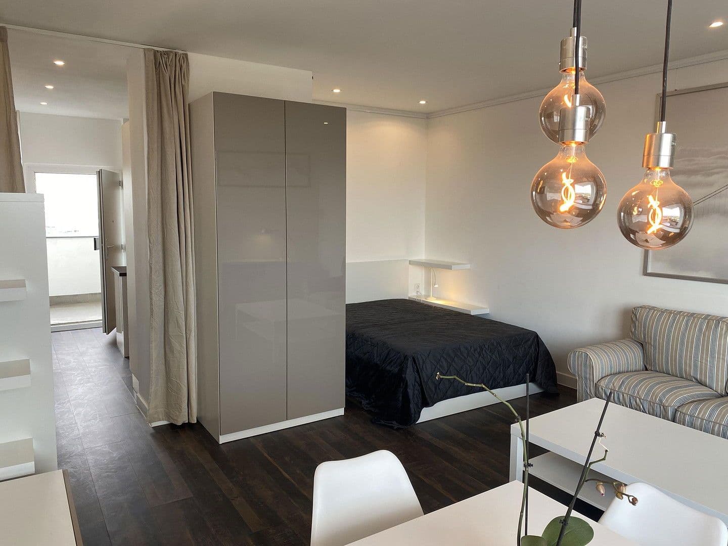 Prenájom bytu 1-izbový 42 m², Hubertusallee 6, Berlin, Berlín Prenájom bytu 1-izbový 42 m², Hubertusallee 6, Berlin, Berlín