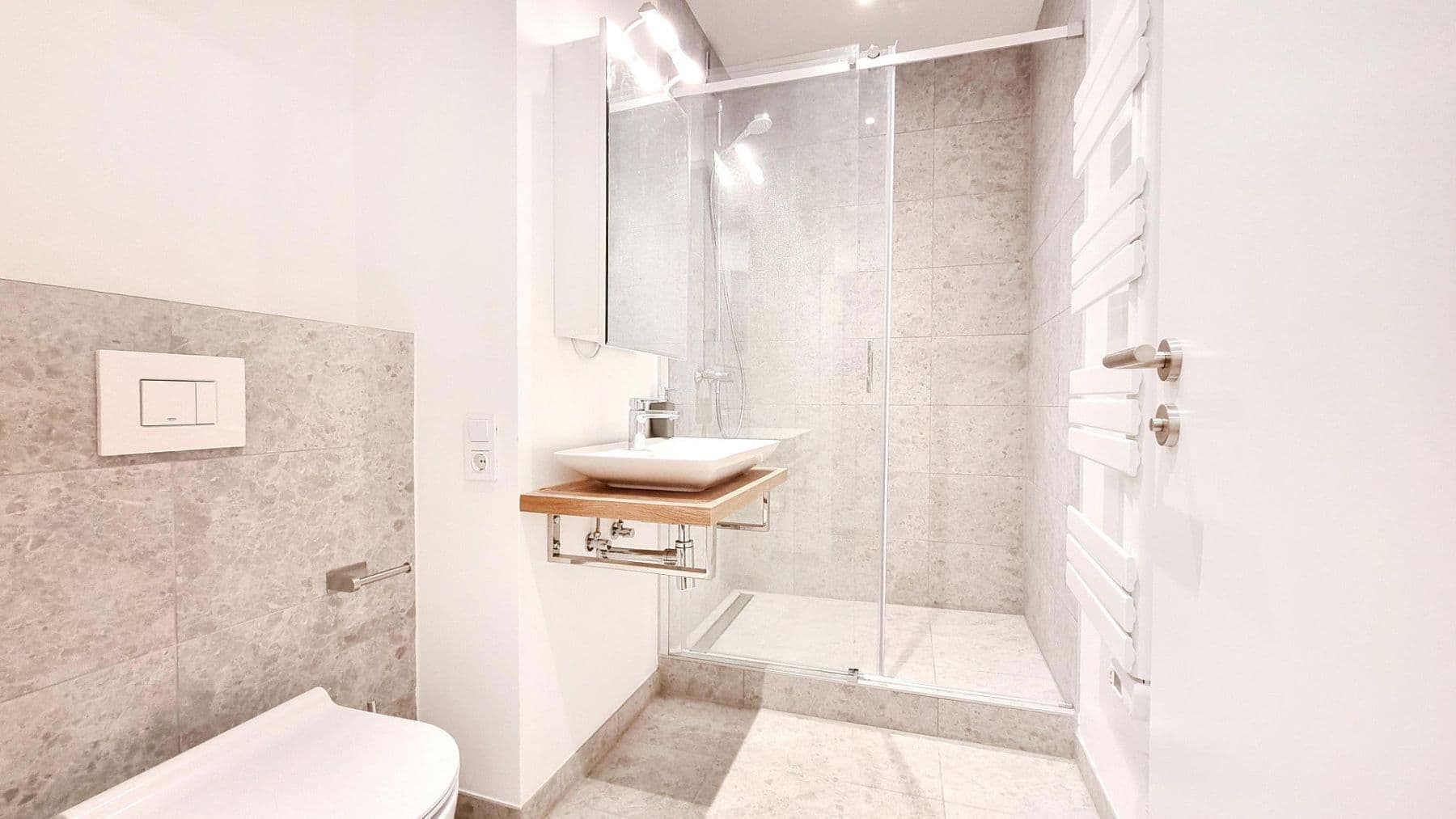 Prenájom bytu 4-izbový 80 m², Leystraße 42, Wien, Viedeň Prenájom bytu 4-izbový 80 m², Leystraße 42, Wien, Viedeň