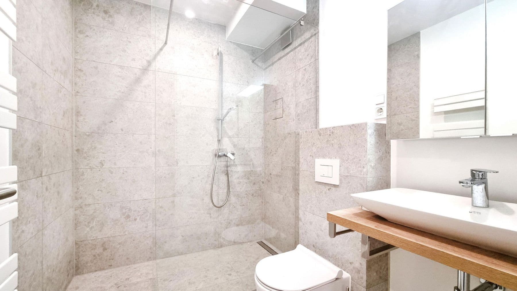 Prenájom bytu 4-izbový 80 m², Leystraße 42, Wien, Viedeň Prenájom bytu 4-izbový 80 m², Leystraße 42, Wien, Viedeň