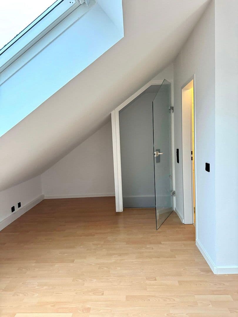 Prenájom bytu 3-izbový 100 m², Horbacherstraße 333, Aachen, Severné Porýnie - Westfálsko Prenájom bytu 3-izbový 100 m², Horbacherstraße 333, Aachen, Severné Porýnie - Westfálsko