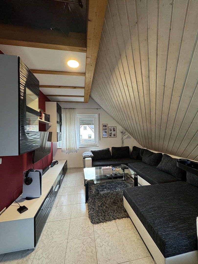 Prenájom bytu 2-izbový 45 m², Eningen unter Achalm, Bádensko-Wurttembersko Prenájom bytu 2-izbový 45 m², Eningen unter Achalm, Bádensko-Wurttembersko